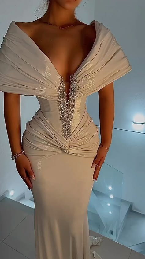 Custom Made Dresses, Love Couture, Ivory Gown, Couture Gown, Exquisite Gowns, Haute Couture Dresses, Gown Style, African Traditional Dresses, Exclusive Dress