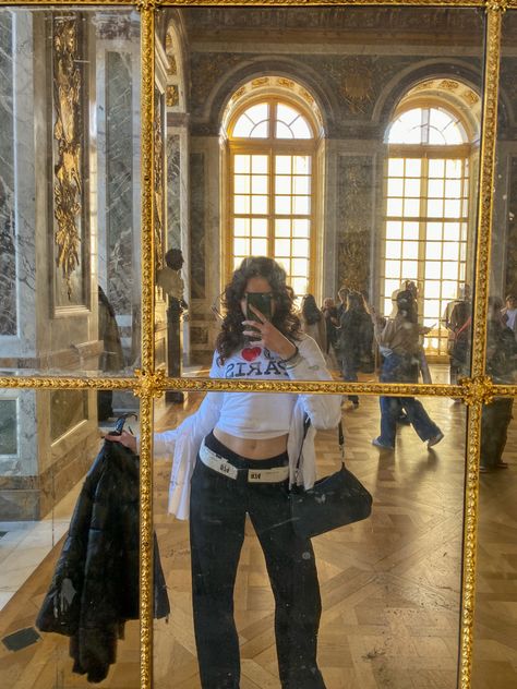 Palace Of Versailles Instagram Pictures, Palace Of Versailles Outfit Winter, Palace Of Versailles Photoshoot, Versailles Palace Outfit, Palace Of Versailles Picture Ideas, Versailles Instagram Pictures, Versailles Picture Ideas, Versailles Photoshoot, Versailles Photo Ideas