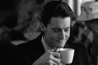 Agent Cooper Twin Peaks Coffee, Twin Peaks Season 3, Dale Cooper Twin Peaks, Twin Peaks Tv, The Black Lodge, Twin Peaks 1990, Agent Cooper, Agent Dale Cooper, Best Shows On Netflix