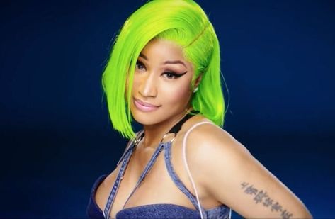 Nicki Minaj In Green, Barbie Dreams Nicki Minaj, Nicki Minaj Barbie Dreams, Nicki Minaj Fashion, Nicki Minaj Hairstyles, Nicki Minaj Outfits, New Nicki Minaj, Edgy Hair Color, Nicki Minaj Wallpaper