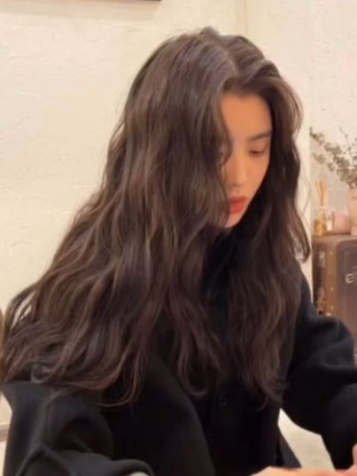 Korean hair color: dark brown Long Hair Perm, ماثيو ماكونهي, Korean Hair Color, Natural Wavy Hair, Hair Arrange, Haircuts Straight Hair, Hair Images, Permed Hairstyles, Asian Hair