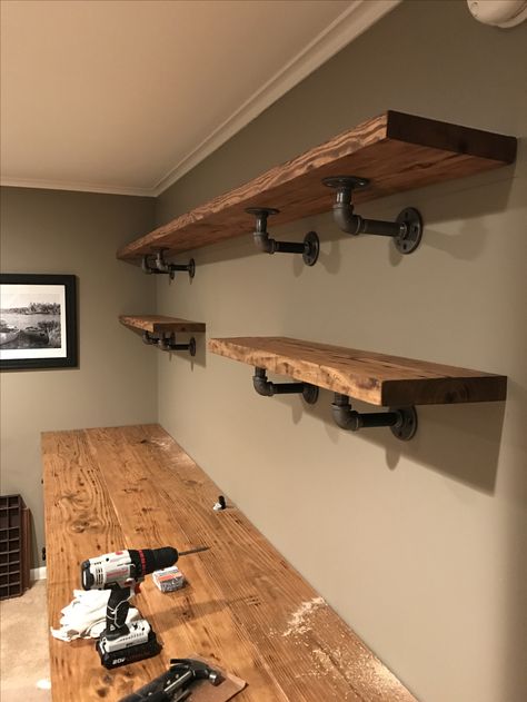 Remodel Basement, Diy Home Bar, Home Bar Designs, Pipe Furniture, Basement Remodel, Diy Interior, Basement Remodeling, Basement Ideas, Woodworking Tips