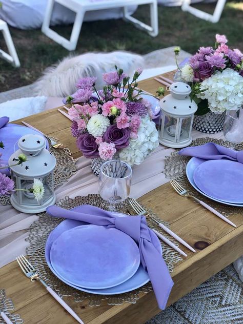 Happy birthday Arielle | CatchMyParty.com Lavender Boho Party Decor, Purple Table Scape, Pink And Purple Picnic, Lilac Tablescape, Lavender Birthday Party Ideas, Lavender Theme Birthday Party, Lavender Party Decorations, Boho Table Settings, Lavender Birthday Party