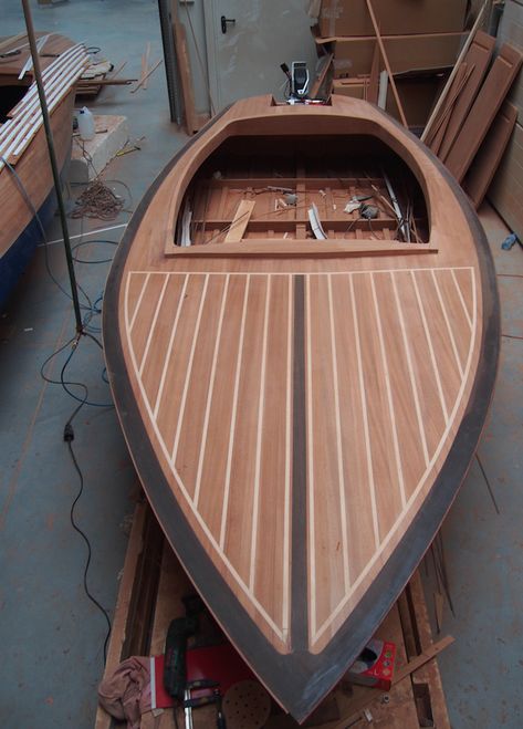 Wooden Row Boat, Boat Driving, Wooden Boat Kits, Wooden Speed Boats, Wood Boat Building, Basic Carpentry, Runabout Boat, Wood Boat Plans, Plywood Boat