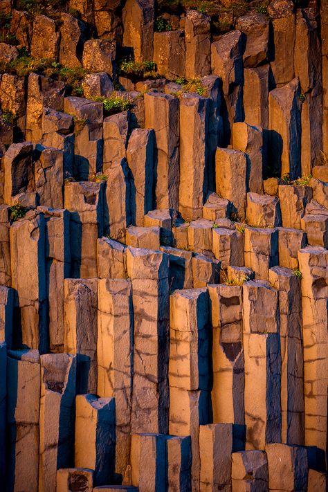 Basalt Columns, Column Design, Rock Face, Lava Rock, Black Sand Beach, Uncharted, Black Sand, Fire And Ice, Pretty Cool