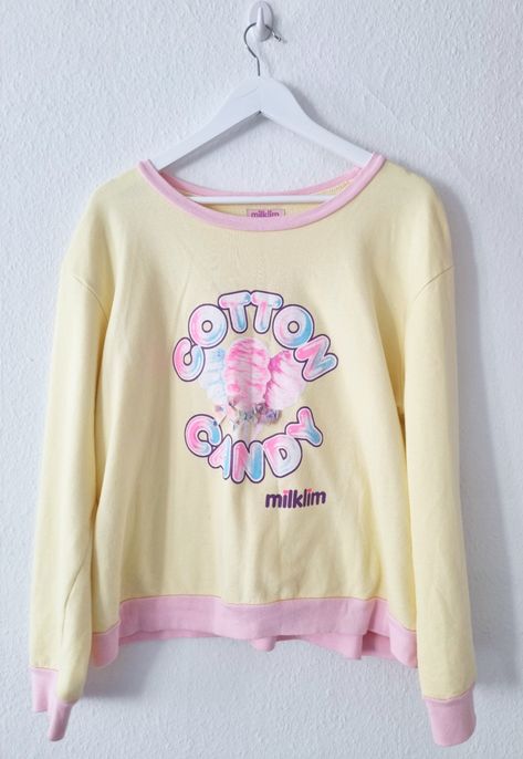 Milklim my beloved!! Cotton candy sweatshirt in yellow and pink, abseloutely lovely piece and I love it so much 💕 Butter Hoodie, Fairy Kei Fashion, Pink Water Bottle, Kei Fashion, Pastel Candy, Orange Outfit, Pretty Fashion, Yellow Hoodie, Rainbow High