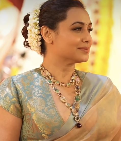 Rani Mukherjee In Saree, Rani Mukherjee Saree, Rani Mukerji Saree, Rani Mukherjee, Rani Mukerji, Latest Saree, Action Pose, Bollywood Jewelry, Latest Sarees