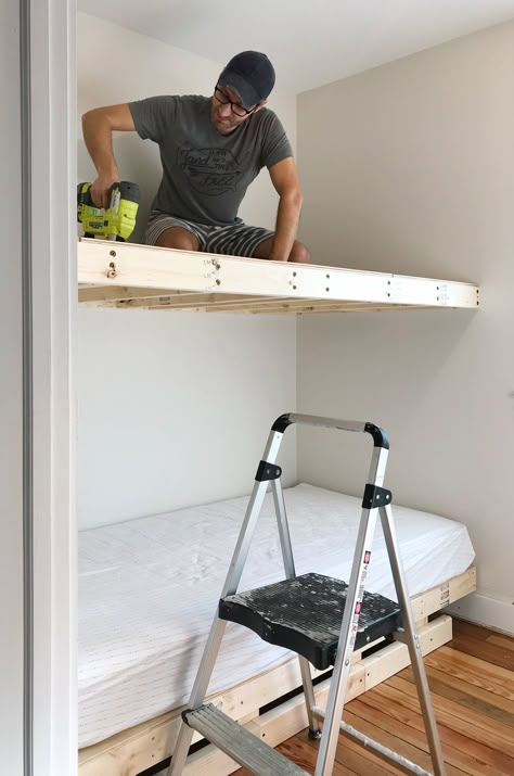 See how we constructed built-in bunk beds, including a ladder and railing, by building simple floating platforms for two twin XL mattresses. Bunk Bed Ideas Diy, Bed Kind, Bunk Beds Small Room, Bunk Bed Rooms, Diy Bunk Bed, Bunk Beds Built In, Built In Bunks, Bunk Rooms, Murphy Bed Plans