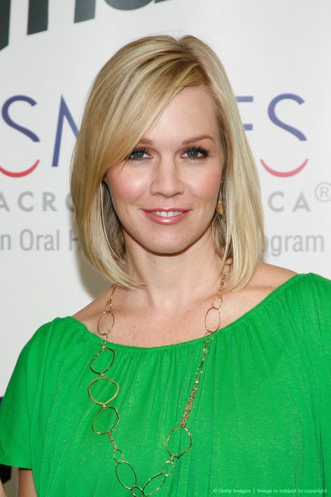 Jennie Garth Long Bob Blonde, Jennie Garth, Bob Haircut For Fine Hair, Beverly Hills 90210, Haircuts For Fine Hair, Short Bob Hairstyles, Celebrity Hairstyles, Beverly Hills, Bob Hairstyles