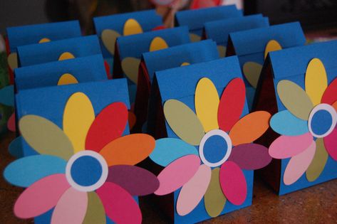 Girl Scout Daisy Petals, Girl Scout Daisy Activities, Bridging Ceremony, Girl Scout Gifts, Daisy Ideas, Girl Scout Mom, Chocolate Bag, Girl Scout Bridging, Girl Scout Troop Leader