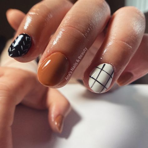 Save this cute fall inspo Natural Nail Ideas Fall, Green Colored Nails, Cute Nails For Fall Simple, Fall Natural Nails Short, Dark Fall Nails Designs, Checkered Nail Art, Nail Art For Fall, Nails Checkered, November Nail