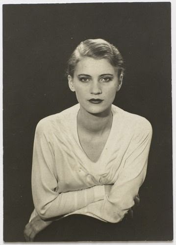 Man Ray Photography, London Blitz, 1920s Men, Lee Miller, Louise Bourgeois, Man Ray, Foto Art, White Photo, Vintage Beauty