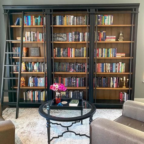 Small Home Library Ideas, Little Bookshelf, Small Home Library, Black Bookshelves, Ikea Kallax Shelving, Minimalist Bookshelves, Bookshelf Inspo, Black Bookshelf, Millwork Wall