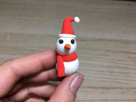 Clay Snowman Diy, Clay Step By Step, Snowman Clay, Clay Snowman, Snow Effect, Clay Crafts For Kids, Christmas Board, Diy Snowman, Can Diy