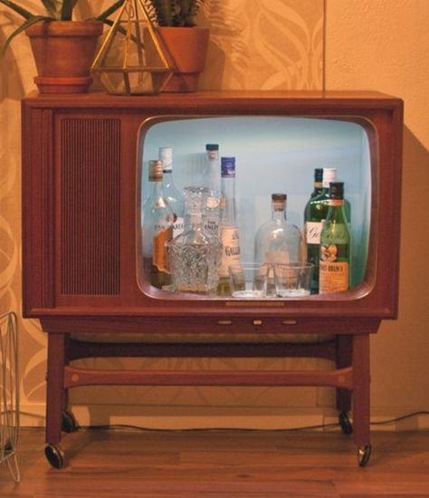 Old Tv As Cabinet, Tv Liquor Cabinet, Upcycle Shelves, Old Tv Consoles, Old Tv Cabinet, Alcohol Cabinet, Liquor Shelf, Tv Shelf, Man Pad