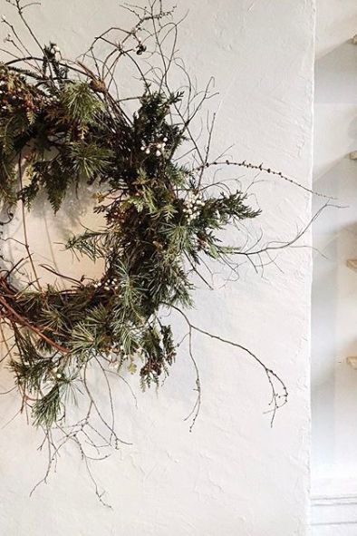 Dried Floral Wreaths, Modern Wreath, Deco Nature, Dried Flower Wreaths, Natural Christmas, Xmas Wreaths, Minimalist Christmas, Christmas Flowers, Christmas Decorations Rustic