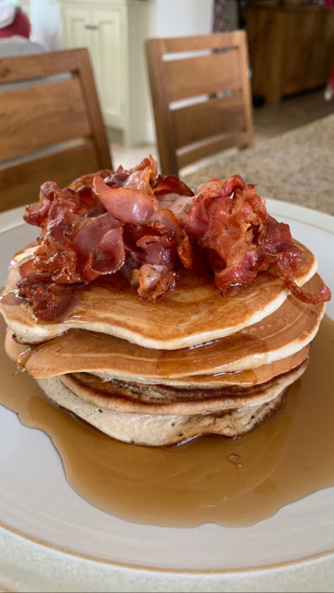 Pancakes With Bacon, Bacon Pancakes, Food Drinks Dessert, Breakfast Meal Prep, Food Is Fuel, Food Obsession, Interesting Food Recipes, Pretty Food, Food Cravings