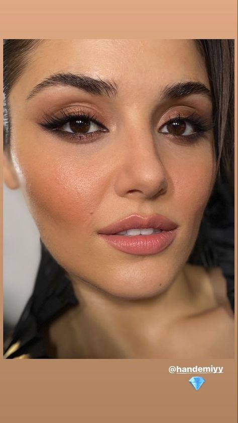 Eda Makeup Tutorial, Hande Ercel Eye Makeup, Eda Makeup, Handle Ercel, Hande Erçel Makeup, Chanel Makeup Looks, Dresses Runway, Jewelry Nails, Paris Nails