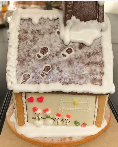 Homemade Gingerbread House, Cool Gingerbread Houses, Gingerbread House Recipe, Ginger House, Gingerbread House Parties, Gingerbread House Designs, Gingerbread House Cookies, Gingerbread Party, Gingerbread Village