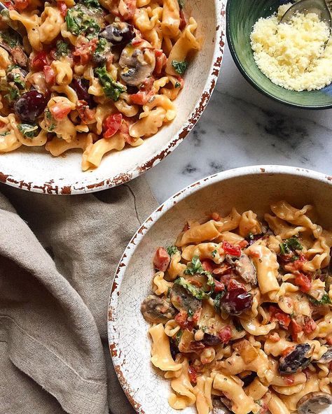 Creamy Tomato Campanelle Pasta - Supper With Michelle Campanelle Pasta, Vegetable Ramen, Spinach Ravioli, Ramen Noodle Soup, Lentil Stew, Broccoli Cheddar, Dried Tomatoes, Sun Dried, Sun Dried Tomato