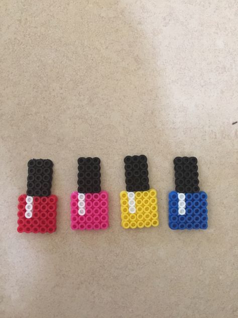 Nail Polish Perler Beads, Makeup Perler Beads, Perler Bead Coraline, Mini Perler Bead Patterns Easy, Small Easy Perler Bead Patterns, Iron Beads Ideas Easy, Small Pearler Bead Ideas, Small Hama Bead Designs, Hammer Beads Ideas