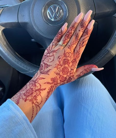 Cute Henna Designs, Cute Henna Tattoos, Brown Henna, Henna Style Tattoos, Red Henna, Tattoo Designs Hand, Henna Nails, Henna Inspired Tattoos, Cute Henna