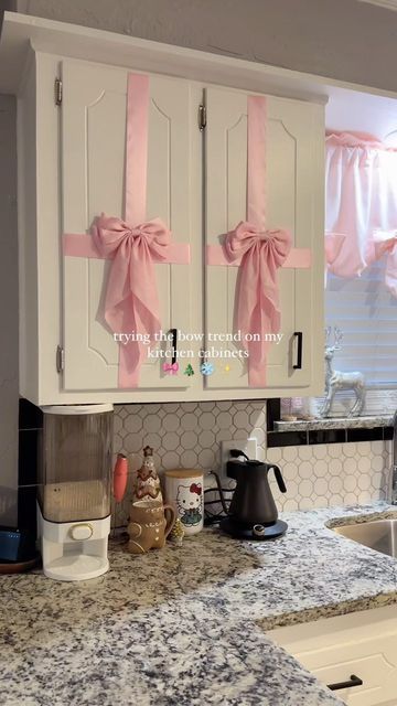 Bows On Cupboards, Girlie Christmas Decor, Pink Christmas House Decorations, Cabnit Christmas Bow, Cabinet Bows Christmas Diy, Pink Christmas Table Settings Ideas, Bedroom Christmas Decor Pink, Bow Decor Christmas, Pink Bow Christmas Decor