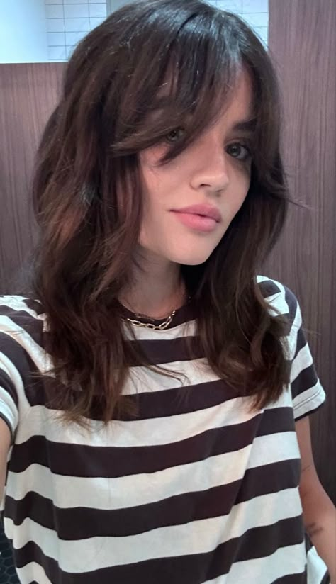 Lucy Hale Haircut, 2023 Fringe, Fall 2023 Hair, Lucy Hale Hair, Brown Hair Inspiration, Vintage Curls, Celebrity Aesthetic, Corte Bob, 2023 Hair