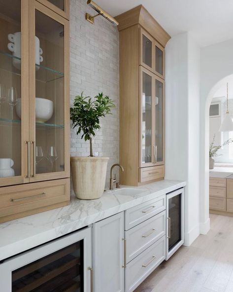 Kitchen With China Cabinet Built In, Built In China Cabinet Dining Room, Types Of Kitchen Cabinets, Pantry Inspiration, Timeless Kitchen, Types Of Cabinets, Butler Pantry, Kitchen Inspiration Design, Decor Minimalist