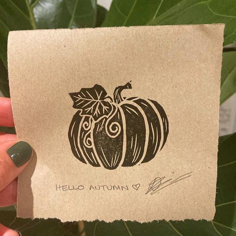 Fall Lino Print, Pumpkin Lino Print, Linocut Pattern Ideas, Linocut Art Ideas Easy, Halloween Linoprint, Autumn Lino Print, Halloween Lino Print, Fall Linocut, Halloween Printmaking