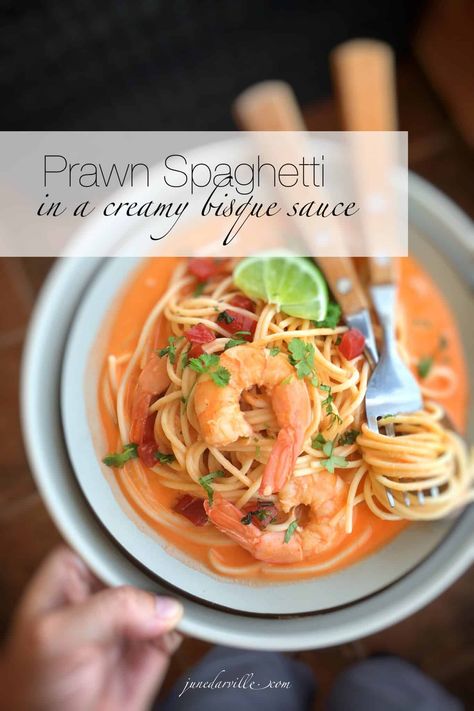 Creamy, creamier... creamiest! You will love this super easy prawn spaghetti with bisque sauce. Pasta and prawns, what's not to love! Pasta Recipes Simple, Creamy Prawn Pasta, Prawn Spaghetti, Valentines Food Dinner, Prawn Dishes, Homemade Pasta Recipe, Sauce Pasta, Easter Dinner Recipes, Valentine Dinner