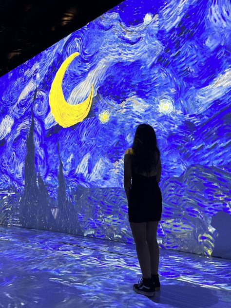 #vangoghart #starrynight #painting #360 #art #aesthetic 🌙 Van Gogh 360 Aesthetic, Van Gogh 360, Loving Vincent, Van Gogh Exhibition, Van Gogh Art, Instagram My Story, Vincent Van, Art Aesthetic, Vincent Van Gogh