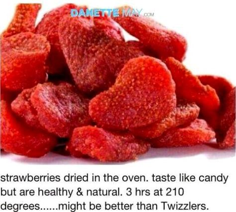 Oven Dried Strawberries, Dehydrated Strawberries, Dehydrated Fruit, Kids Healthy, Dehydrated Food, Dried Strawberries, Homemade Snacks, Eat Real Food, Dehydrator Recipes