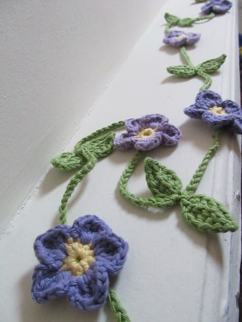 my new improved flower garland.  I designed it so that the vine and leaves are made in one go and sew the flowers on after Hanging Crochet Flowers, Bedroom Garland Ideas, Crochet Plant Garland, Crochet Flowers And Leaves, How To Crochet Vines, Crochet Flower Garland Pattern, Crochet Leaves Garland, Garland Crochet, Crochet Hanging Flowers