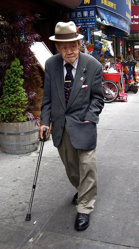 What a dapper man (Advanced Style) Old Man Outfit, Old Man Costume, Dapper Man, Old Man Fashion, Advanced Style, Dapper Men, Aged To Perfection, Old People, Aging Gracefully