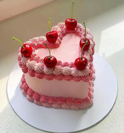 Chandelier Cake, Heart Shaped Cake, Fake Cakes, Vintage Birthday Cakes, Heart Cakes, Vintage Cakes, Shaped Cake, Cute Baking, Fake Cake