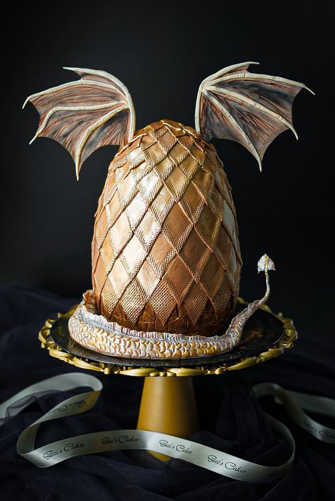 Inspired from the movie Game of Thrones Dragon Egg Cake, Dragon Cake, Egg Cake, Dragon Egg, Movie Game, The Movie, Game Of Thrones, Egg, Cake