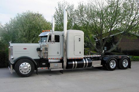 1979 Peterbilt 359EXHD | Flickr - Photo Sharing!                                                                                                                                                                                 Más Peterbilt 379 For Sale, 359 Peterbilt, Peterbilt 359, Heavy Construction Equipment, Custom Big Rigs, Peterbilt 379, Show Trucks, Peterbilt Trucks, Big Car