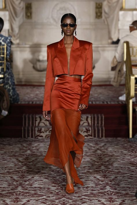 New York Fashion Week Runway, Runway Ready To Wear, New York February, Fashion Show Runway, Fall Winter 2024, Christian Siriano, Fashion Week Runway, Winter 2024, Elegant Outfit