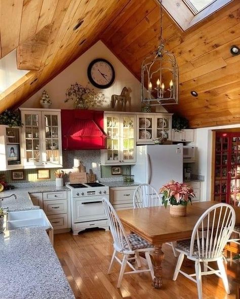 Country Rose, Interior Vintage, Cottage Kitchens, Cozy Kitchen, Rose Cottage, Dream House Interior, Cottage Living, Cottage Kitchen, Dream House Decor