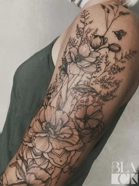 120 Pretty And Girly Half-Sleeve Tattoo Ideas For Females Half Sleeve Tattoo Upper Arm, Natur Tattoo Arm, Botanisches Tattoo, Cream Tattoo, Half Sleeve Tattoos Forearm, Nature Tattoo Sleeve, Feminine Tattoo Sleeves, Wildflower Tattoo, Tattoos For Women Half Sleeve