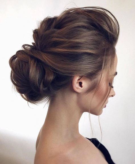 Modern updo Chignon Hairstyle, Sanggul Modern, Messy Hair Updo, Chignon Hair, Glamorous Hair, Trendy Wedding Hairstyles, Wedding Hair Inspiration, Low Bun, Business Hairstyles