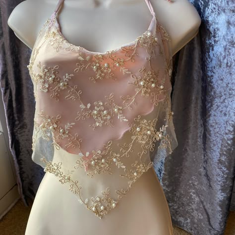 Pink And Gold Outfit Women, Butterfly Halter Top, Ae Outfits, Concert Attire, Pink Halter Top, Backless Halter Top, Gold Outfit, Diy Clothes Design, Funky Outfits