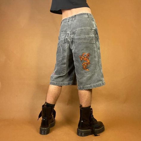 Jnco Shorts Outfit, 2000s Outfits Men, Jnco Shorts, Jean Short Outfits, Jnco Jeans, 2000s Outfits, People Clothes, Just Sold, Baggy Shorts