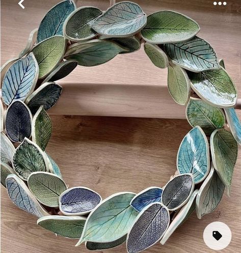 Garden Pottery Sculpture Ideas, Pottery Projects Handbuilt, Hand Formed Pottery Project Ideas, Autumn Clay Crafts, Slab Pottery Ideas For Beginners, Ceramic Garland, Pottery Ideas Handbuilt, Handbuilt Pottery Ideas, Slab Built Pottery