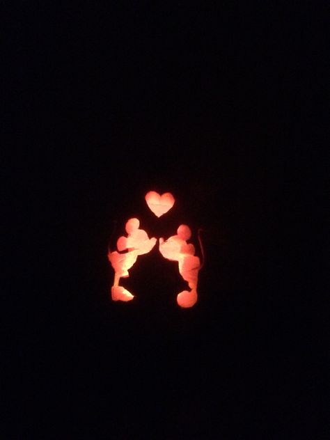 Couples pumpkin carving Pumkin Carving Couples, Engagement Pumpkin Carving, Couple Halloween Pumpkin Carving, Love Pumpkin Carving Ideas, Romantic Pumpkin Carving Ideas, Pumpkin Carving Ideas Love, Cute Pumpkin Carving Ideas For Couples, Pumpkin Carving Couples, Cute Couple Pumpkin Carving