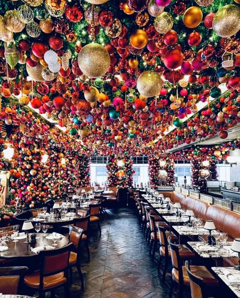 From a restaurant in London called 34 Mayfair. Xmas Lunch Ideas, Bar Restaurant Design, London Restaurant, Pop Up Bar, Christmas Pops, Traditional Colonial, London Christmas, Colonial Christmas, Braided Ponytail Hairstyles