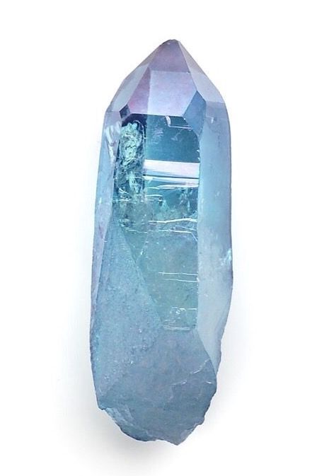 Aqua Aura Quartz. Aqua Aura is created when Clear Quartz crystals are super-heated in a vacuum and infused with vaporized Gold. Aqua Aura Crystal, Natural Objects, Aqua Aura Quartz, Gemstone Art, Aqua Aura, Crystal Therapy, Crystal Magic, Mineral Stone, Minerals And Gemstones