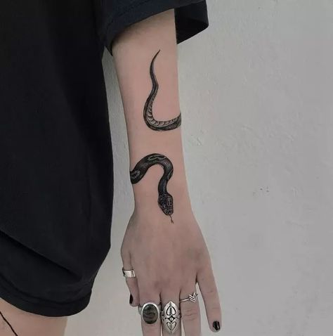 20 Serpent Tattoo Ideas For Men & Women - PetPress Gotik Tattoo, Wrist Tattoo Cover Up, Serpent Tattoo, Snake Tattoo Design, Inspiration Tattoos, Wrist Tattoos For Women, Tattoo Bracelet, Tattoo Cover-up, Aesthetic Tattoo