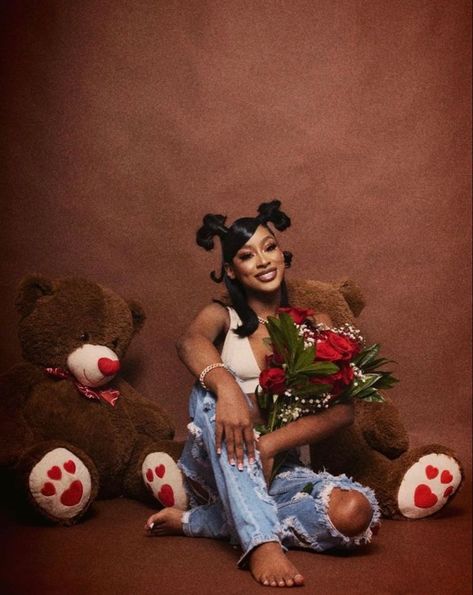 Valentine Photo Shoot, Cute Birthday Pictures, 21st Birthday Photoshoot, Beautiful Photoshoot Ideas, Business Photoshoot, Photoshoot Pics, Cute Birthday Outfits, Birthday Fits, Creative Photoshoot Ideas